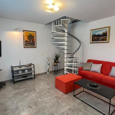 Classy Apartment With Garden View Laura Порторож Экстерьер фото