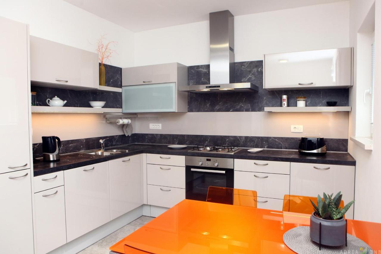 Classy Apartment With Garden View Laura Порторож Экстерьер фото